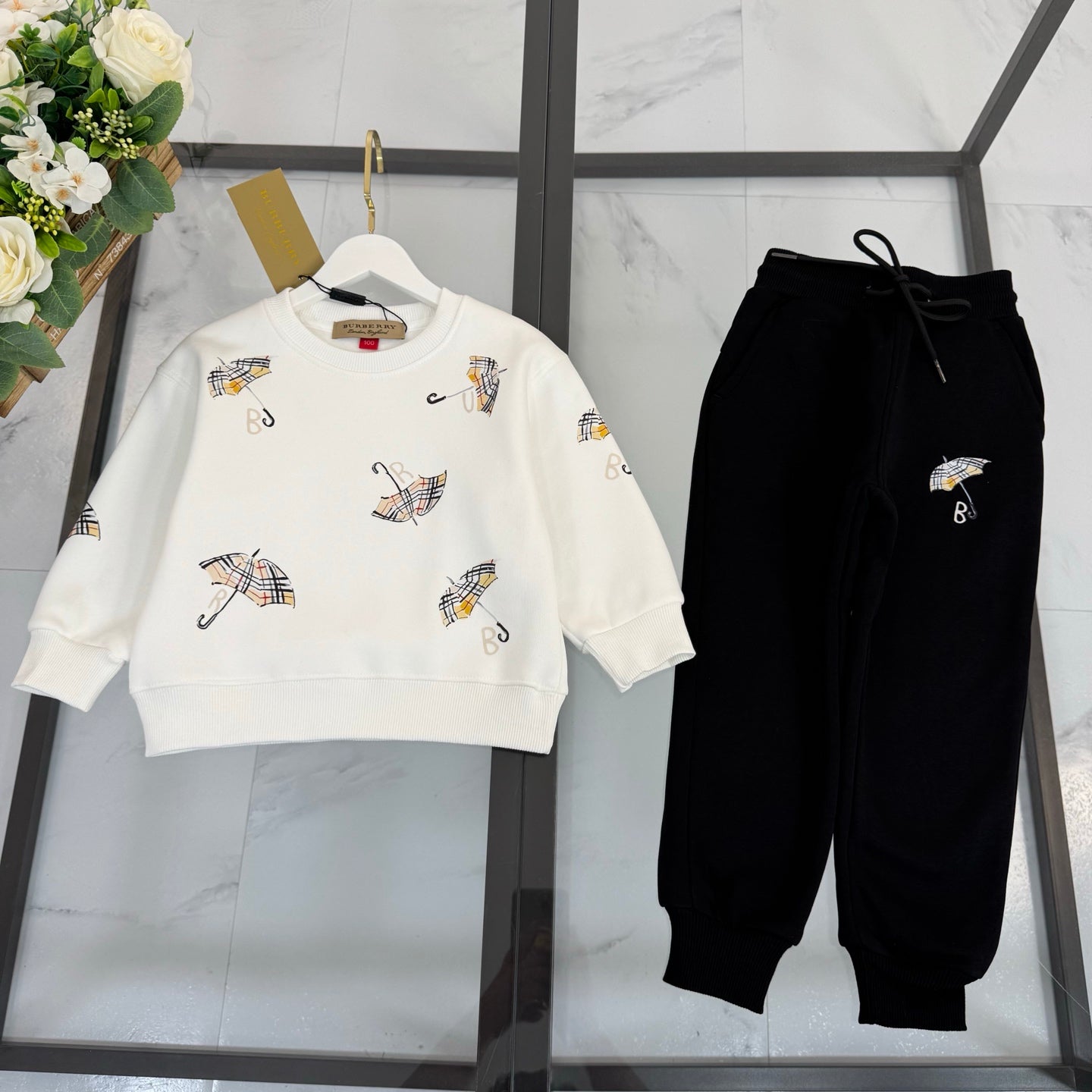 BR White Umbrella Set