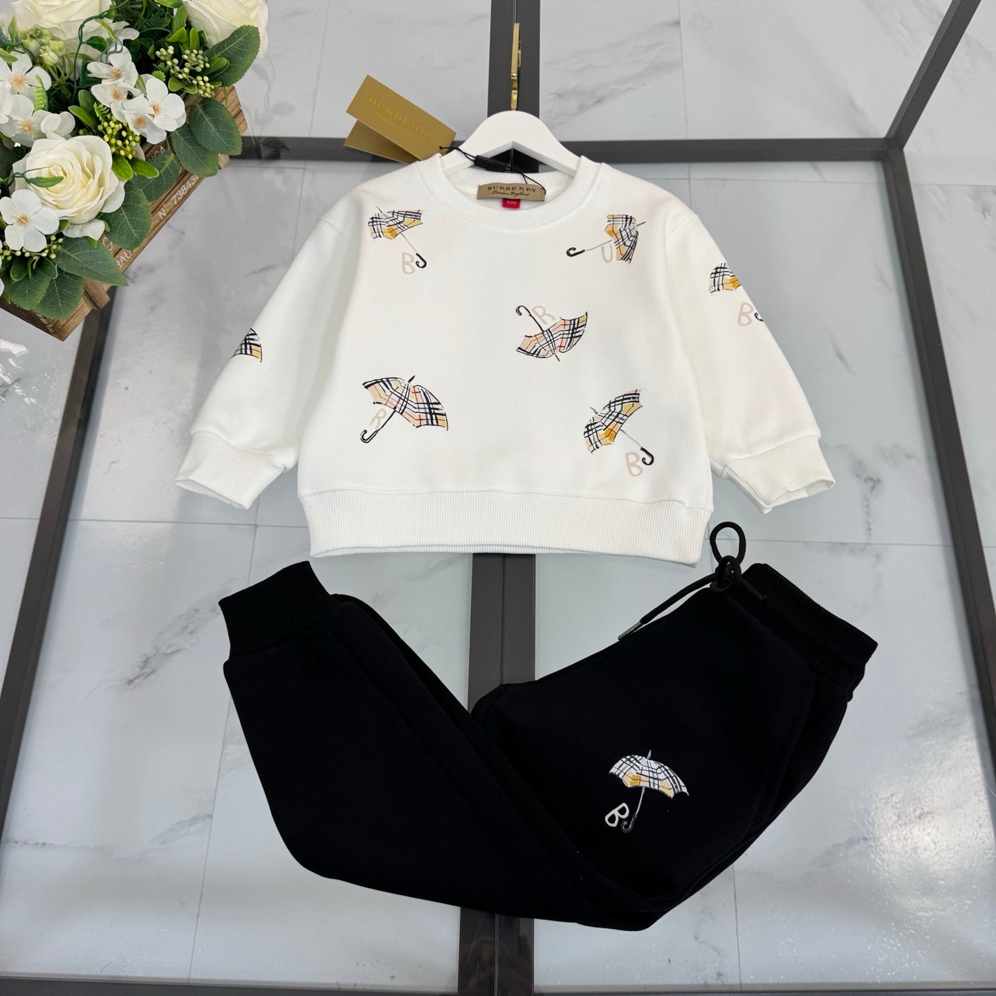 BR White Umbrella Set