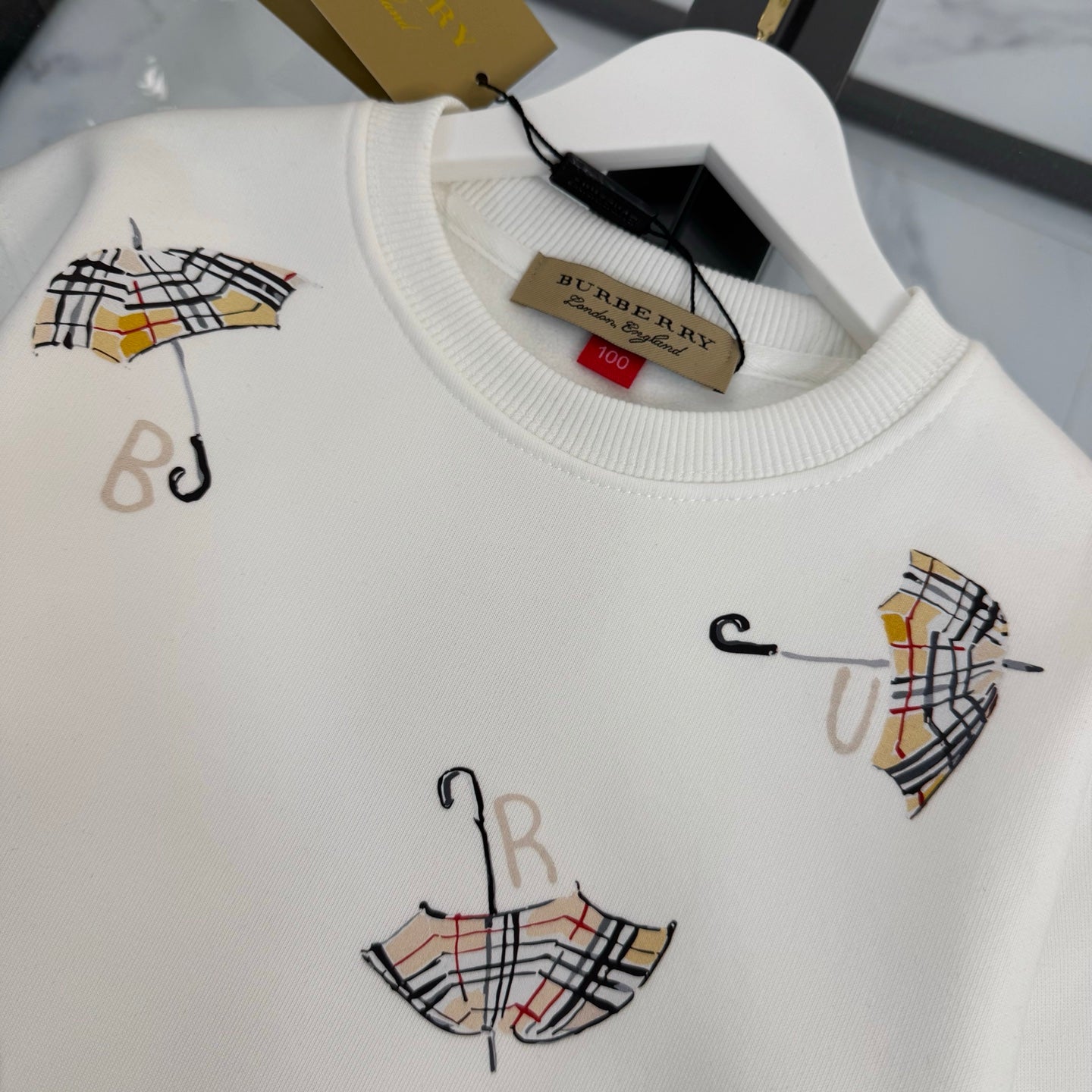 BR White Umbrella Set