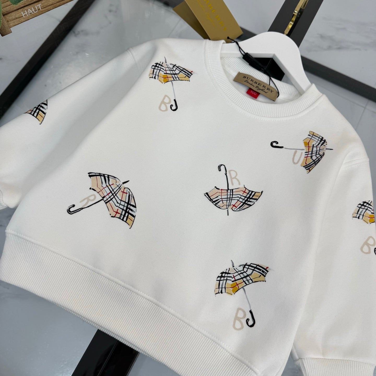 BR White Umbrella Set