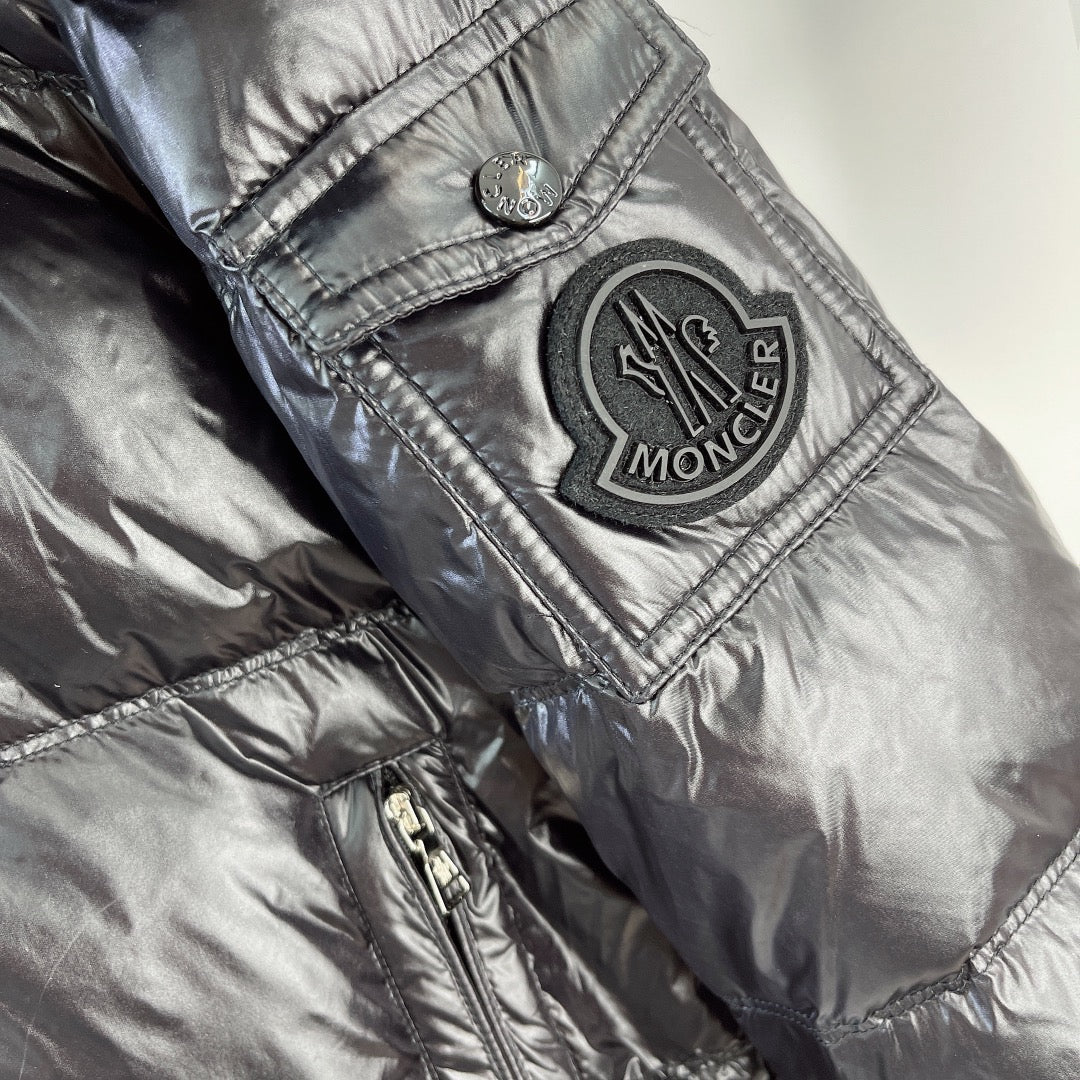 MON Black Puffer