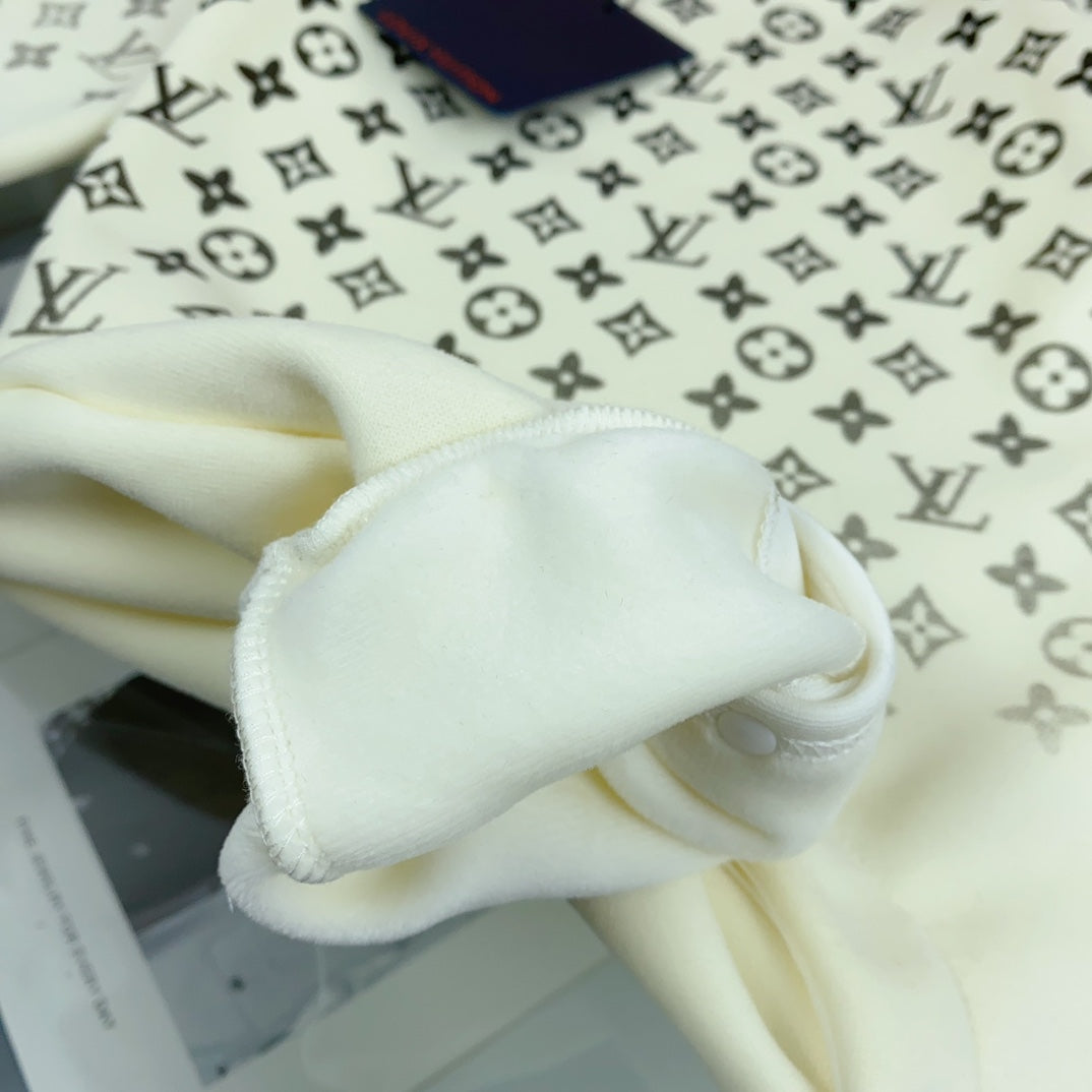 L White Monogram Print Set