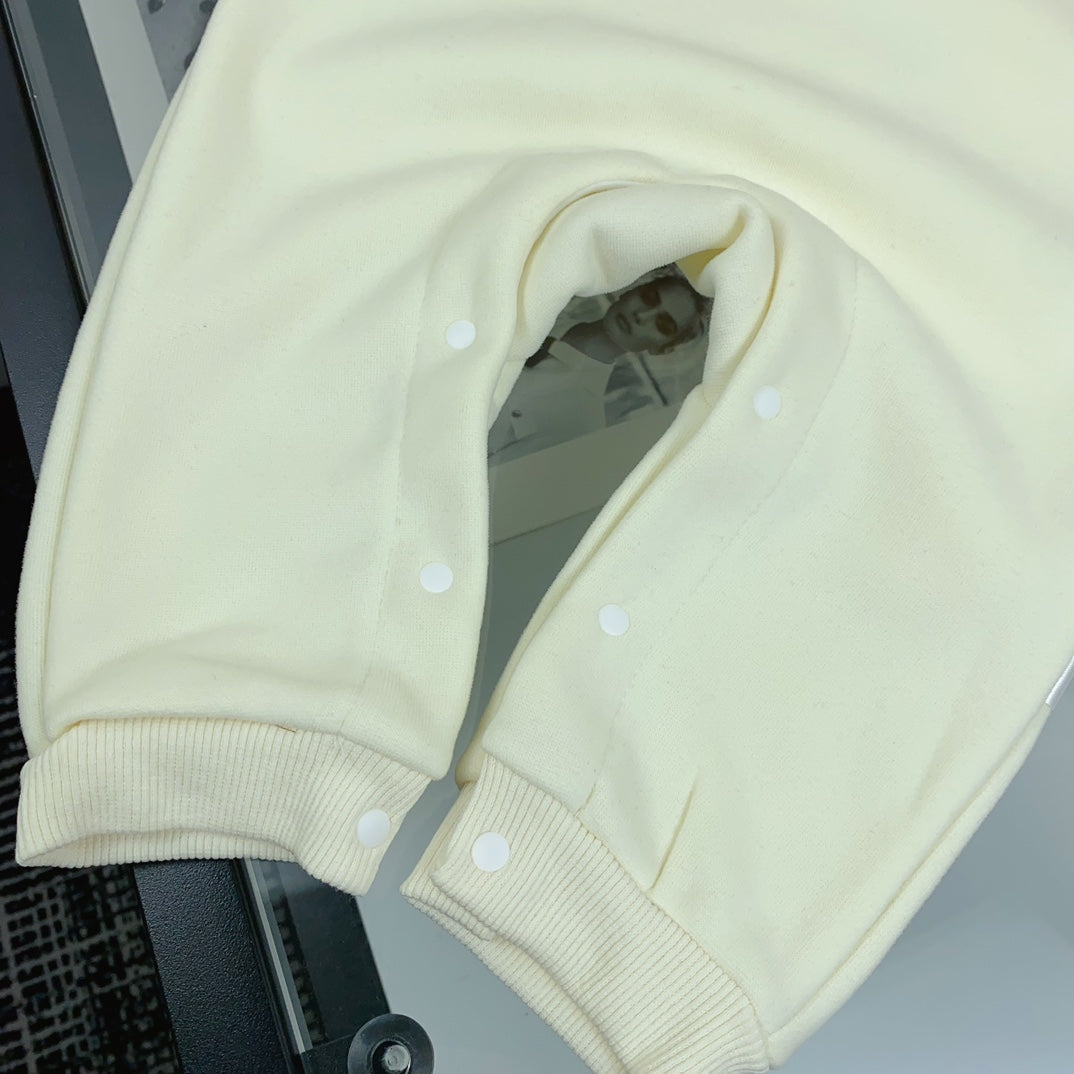 L White Monogram Print Set