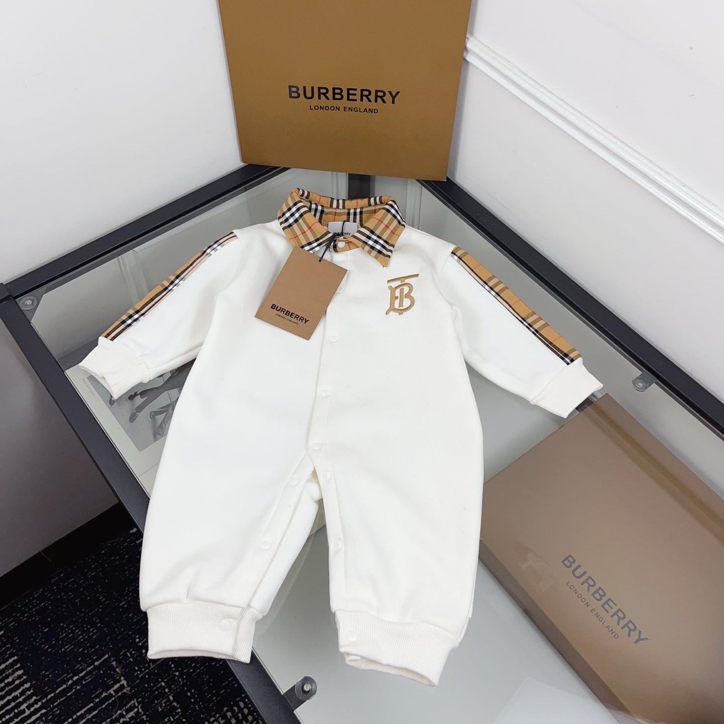 BR Monogram White Set