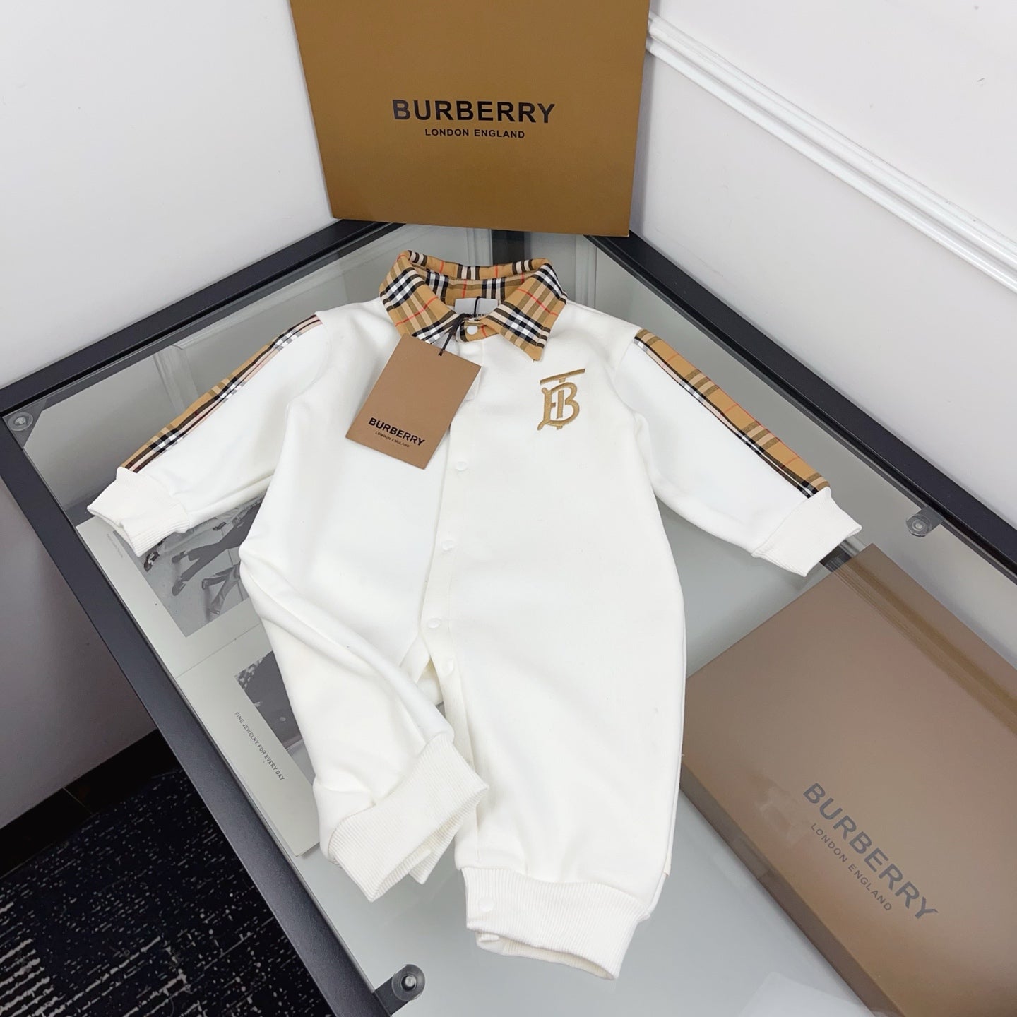 BR Monogram White Set