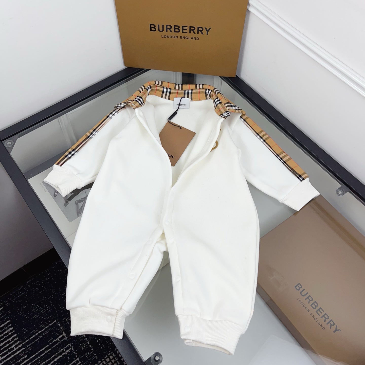 BR Monogram White Set